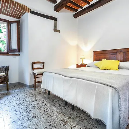 In A Overlooking Val Di Chiana Semesterbostad *