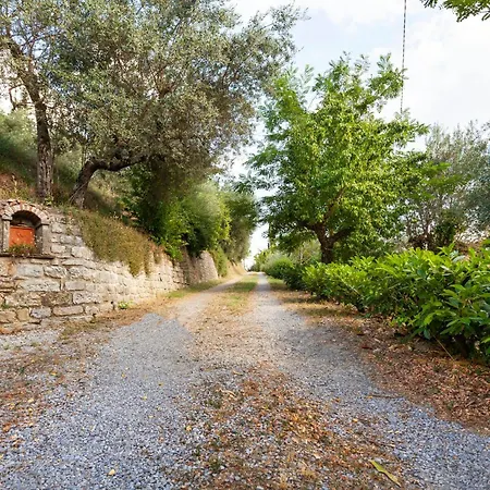 In A Overlooking Val Di Chiana Semesterbostad