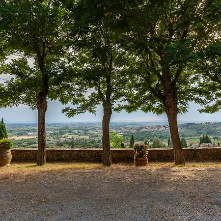In A Overlooking Val Di Chiana * קורטונה