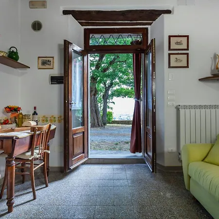 In A Overlooking Val Di Chiana Ferienhaus *