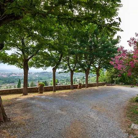 In A Overlooking Val Di Chiana Ferienhaus
