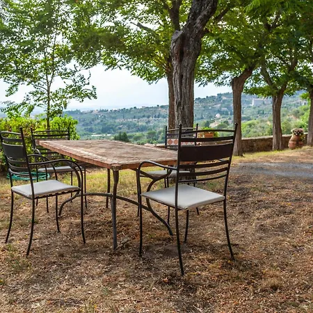 In A Overlooking Val Di Chiana Ferienhaus