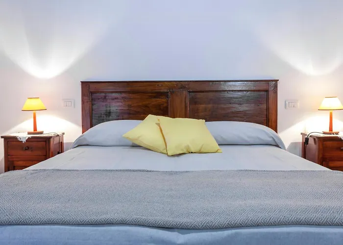 In A Overlooking Val Di Chiana Дом отдыха *