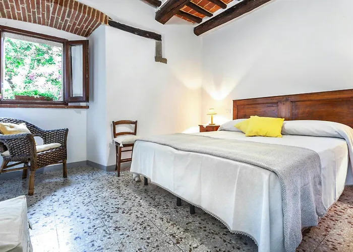 In A Overlooking Val Di Chiana Κορτόνα